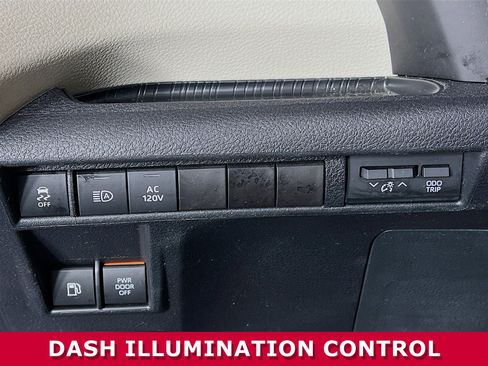 Used 2023 Toyota Sienna Limited image 14