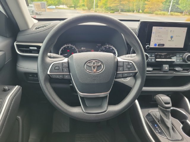 Used 2023 Toyota Highlander L FWD image 10