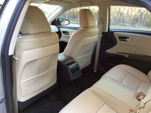 Used 2018 Toyota Avalon XLE image 34