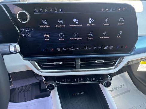 New 2025 Chevrolet Equinox EV LT w/ Convenience Package II image 14