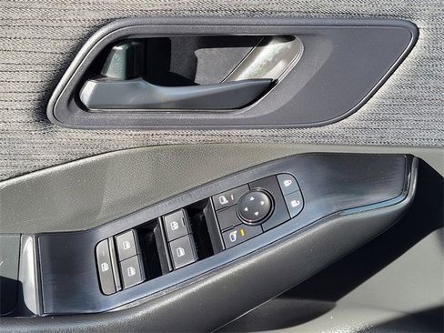 Used 2023 Nissan Rogue S image 20