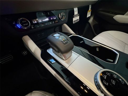 New 2026 Mitsubishi Outlander SEL FWD image 15