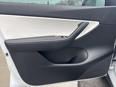 Used 2021 Tesla Model Y Long Range image 21