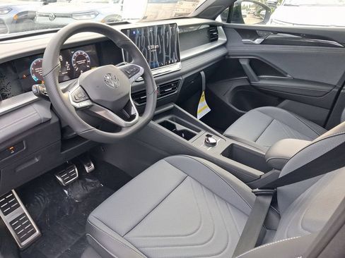 New 2026 Volkswagen Tiguan SE R-Line FWD image 7
