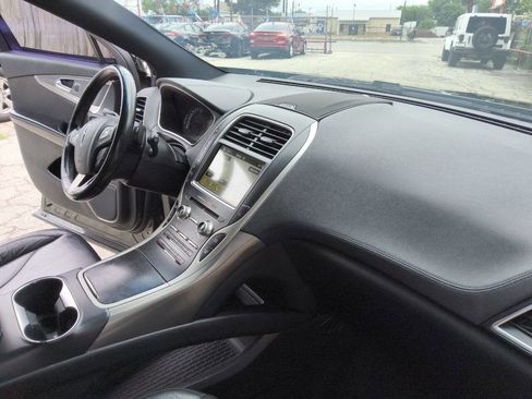 Used 2017 Lincoln MKX Select w/ Select Plus Package FWD image 28