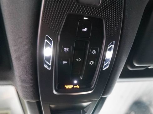 Certified 2025 Porsche Cayenne AWD/4WD image 28