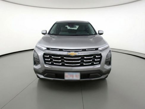 Used 2025 Chevrolet Equinox LT image 2
