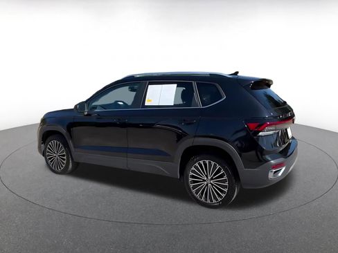 Used 2025 Volkswagen Taos SE image 9