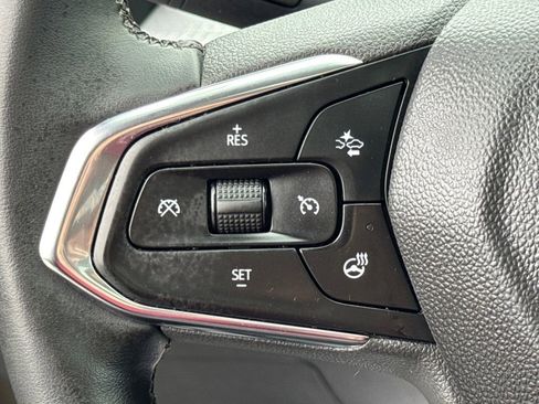 Used 2024 Chevrolet Trax LT w/ Sunroof Package FWD image 34