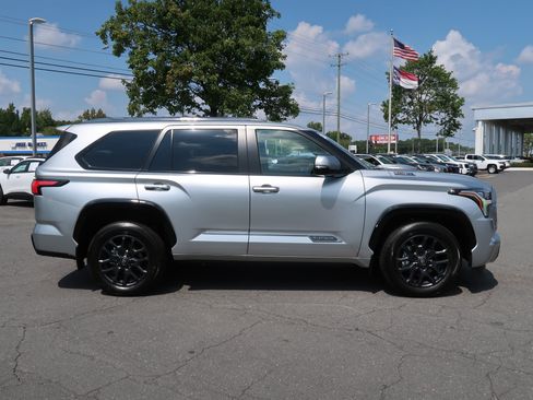 Used 2026 Toyota Sequoia Platinum AWD/4WD image 11