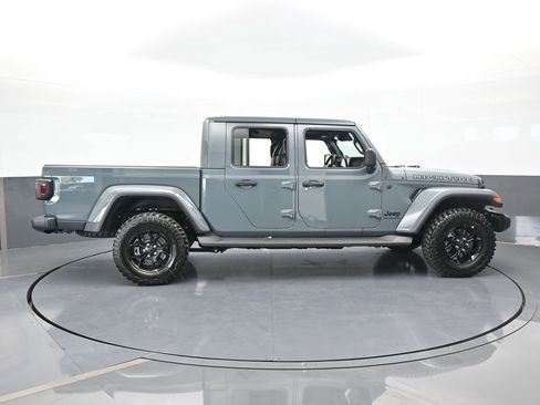 Used 2025 Jeep Gladiator Sport AWD/4WD image 7