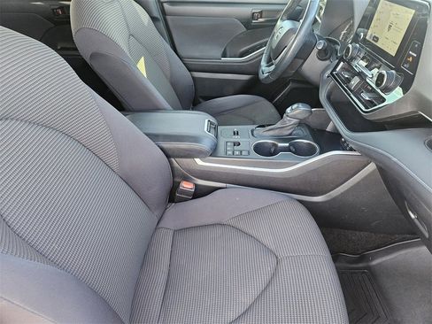 Used 2023 Toyota Highlander LE image 13