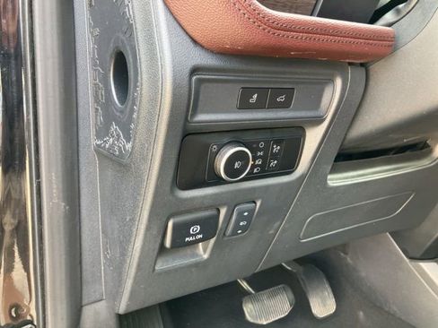 Used 2024 Ford Expedition Max Limited AWD/4WD image 19