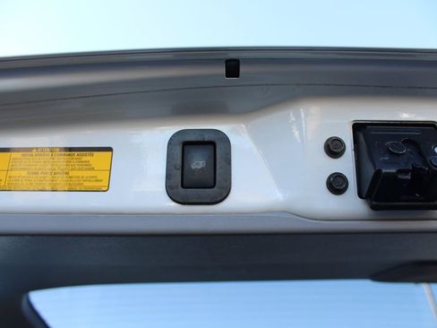 Used 2015 Toyota Sienna Limited Premium FWD image 39