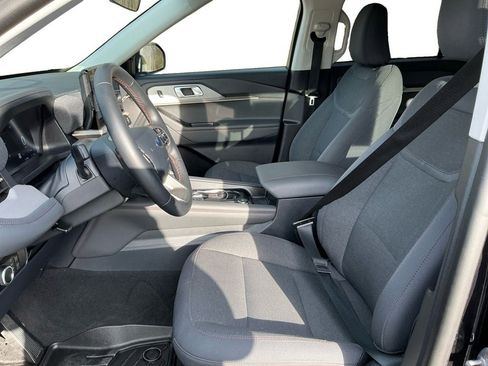 Used 2025 Ford Explorer Active image 9