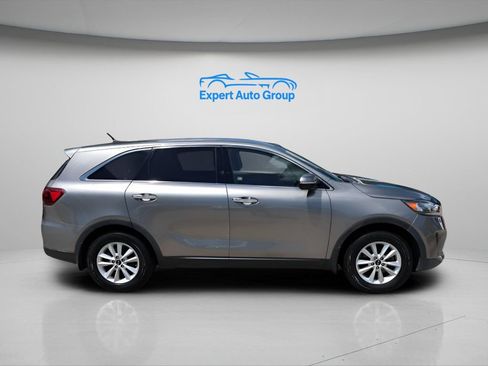 Used 2019 Kia Sorento FWD image 3