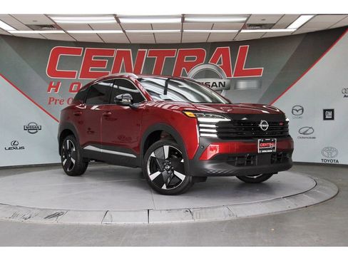 New 2026 Nissan Kicks SR FWD image 1