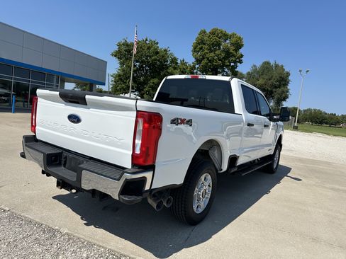 Used 2025 Ford F250 XLT AWD/4WD image 3