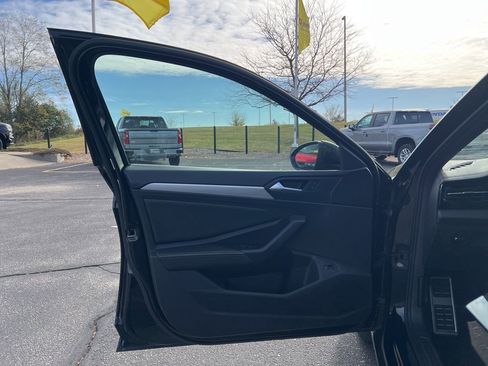 Used 2025 Volkswagen Jetta Sport image 7