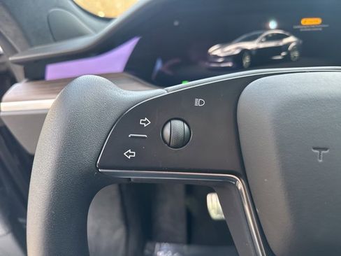 Used 2022 Tesla Model S image 16