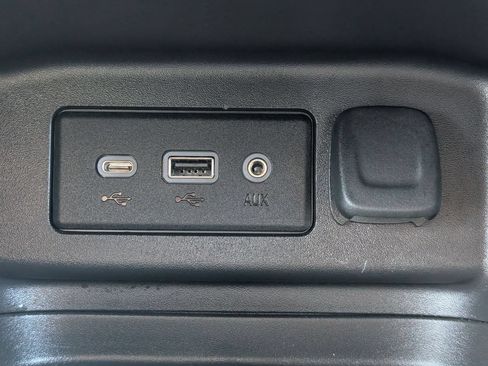 Used 2024 Chevrolet Equinox LT FWD image 18