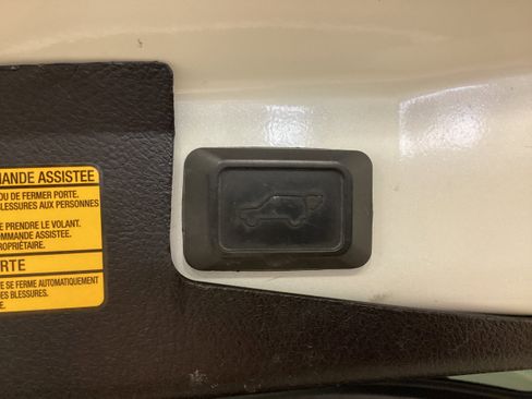 Used 2013 Toyota Highlander SE image 6