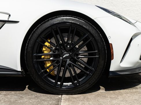 Used 2025 Aston Martin V8 Vantage Coupe RWD image 28