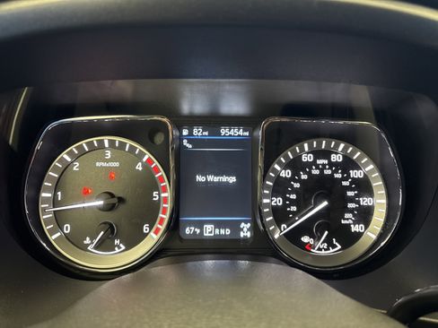 Used 2019 Nissan Titan SL w/ Chrome Package image 18