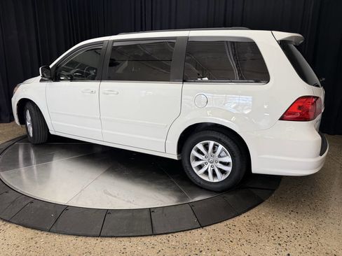 Used 2012 Volkswagen Routan SE image 4