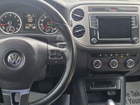 Used 2017 Volkswagen Tiguan S image 10
