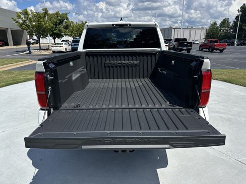 Certified 2025 Toyota Tacoma TRD Off-Road AWD/4WD image 32