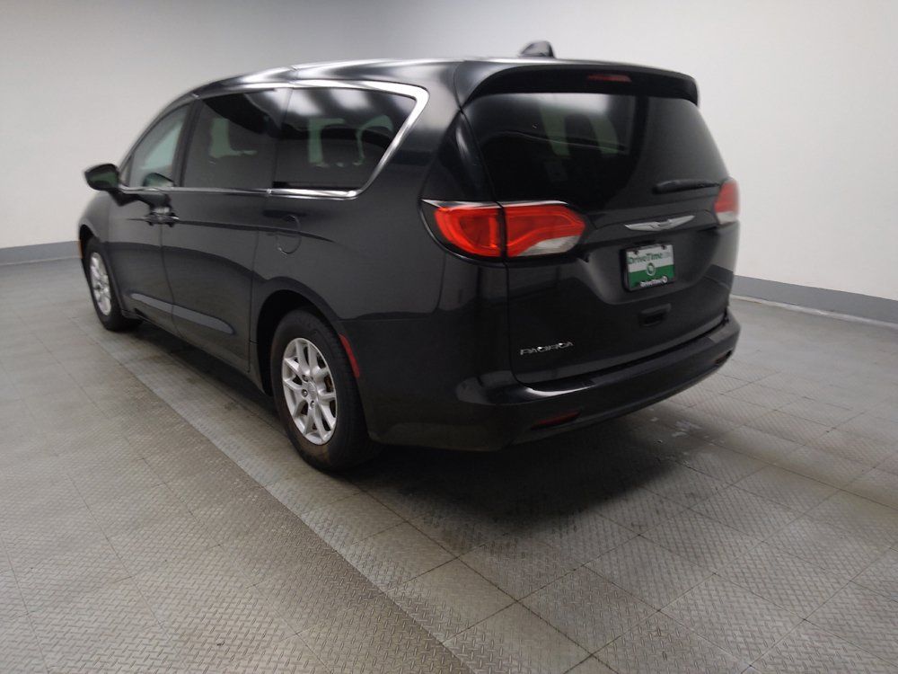 Used 2017 Chrysler Pacifica LX FWD image 5