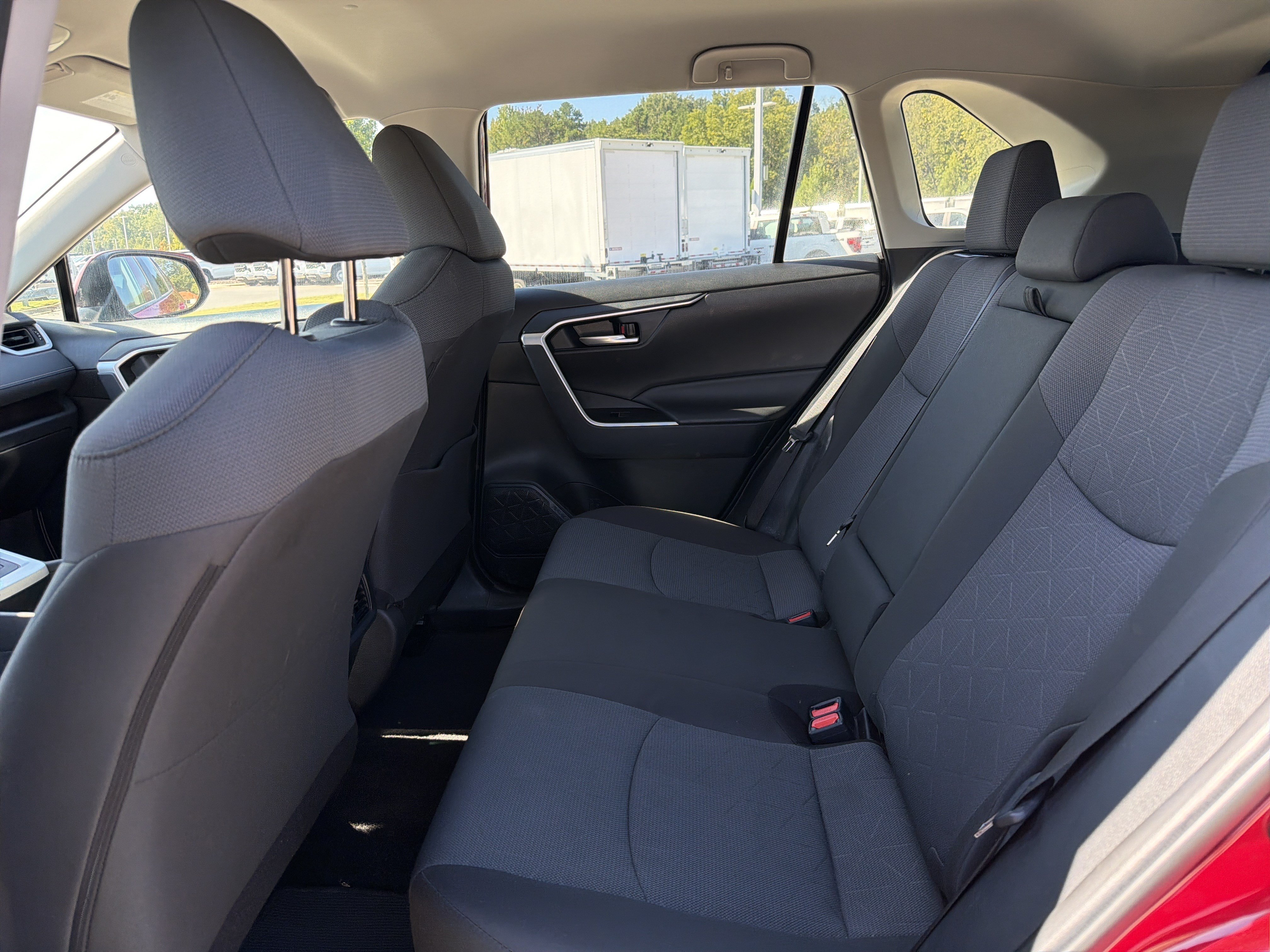 Used 2025 Toyota RAV4 XLE FWD image 32