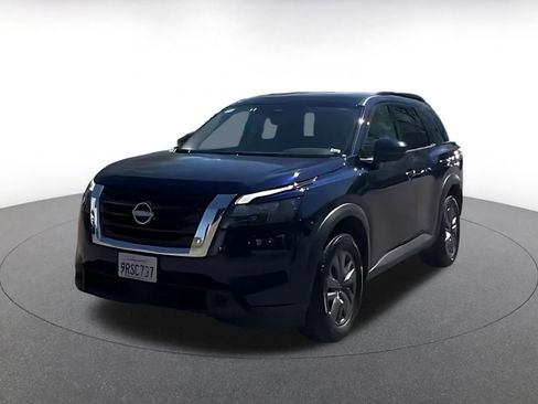Used 2025 Nissan Pathfinder SV FWD image 4