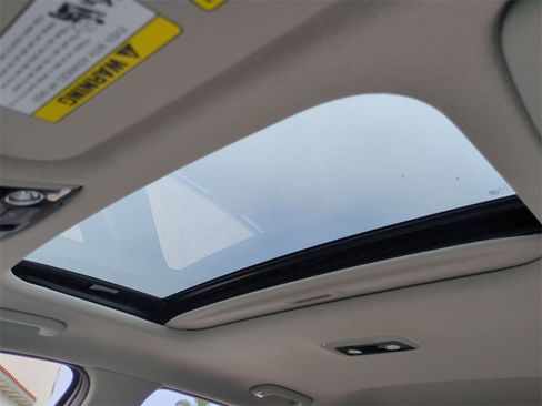 New 2025 Kia Niro EX Touring image 18