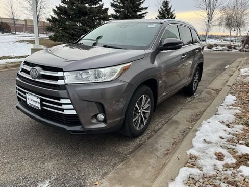 Used 2017 Toyota Highlander XLE image 35