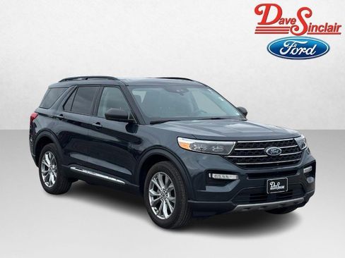 Used 2023 Ford Explorer XLT w/ Equipment Group 202A AWD/4WD image 4