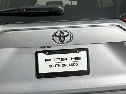 Used 2022 Toyota RAV4 XLE image 33