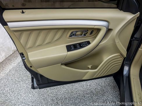 Used 2018 Ford Taurus SE image 18