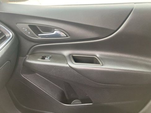 Used 2023 Chevrolet Equinox LT w/ Driver Convenience Package image 18