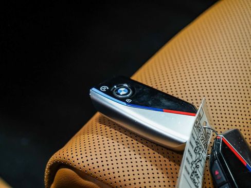 Used 2024 BMW X6 xDrive40i w/ M Sport Professional Package image 27