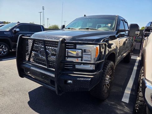 Used 2019 Ford F350 Lariat w/ Lariat Ultimate Package AWD/4WD image 3