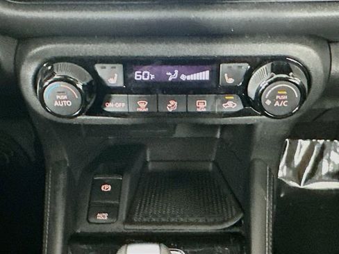 Used 2024 Nissan Kicks SR w/ SR Premium Package FWD image 16