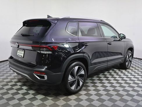 Used 2025 Volkswagen Taos SE AWD/4WD image 7