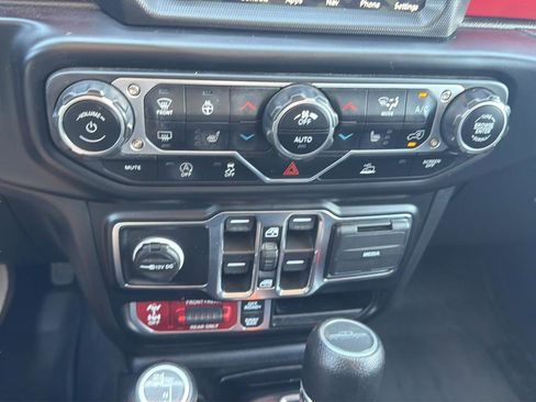 Used 2022 Jeep Gladiator Rubicon w/ Cold Weather Group AWD/4WD image 27