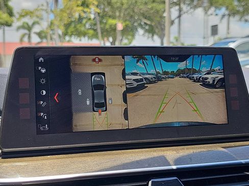 Used 2018 BMW M550i xDrive w/ Driving Assistance Package AWD/4WD image 21
