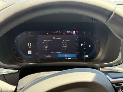 Used 2025 Volvo XC60 B5 Plus image 17