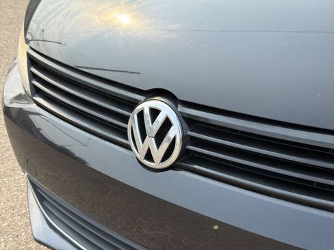 Used 2012 Volkswagen Jetta SE FWD image 11