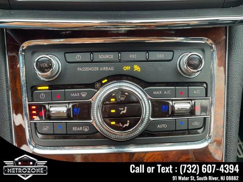 Used 2019 Lincoln Continental Select w/ Continental Climate Package image 28