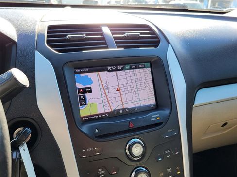 Used 2013 Ford Explorer XLT image 28